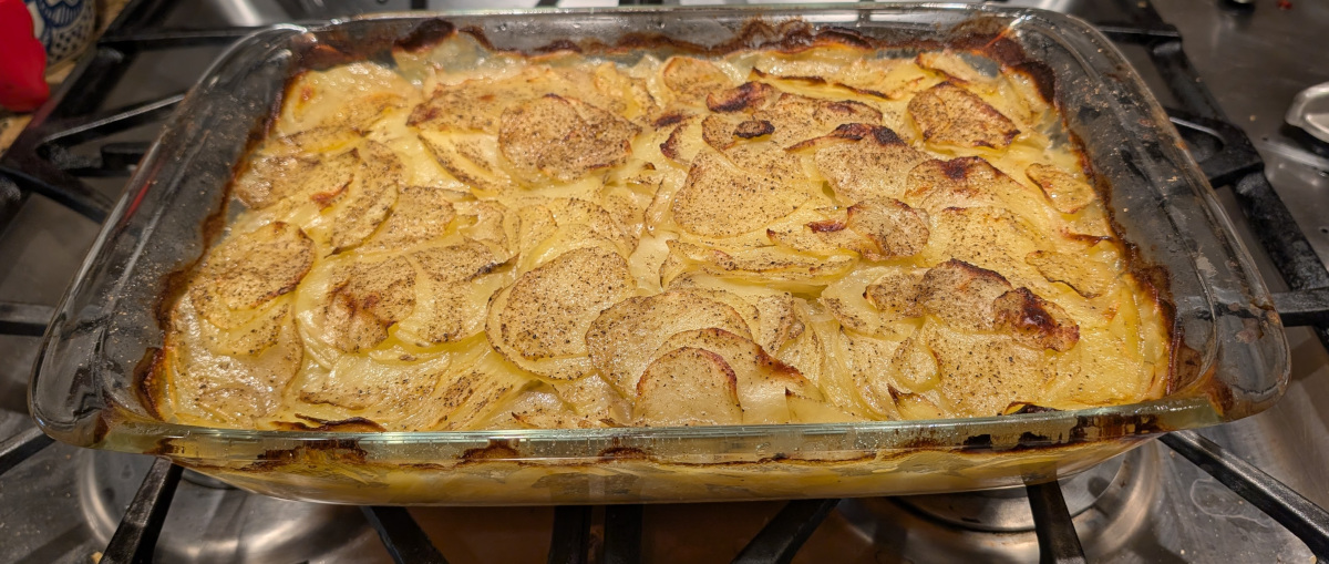 Baked potato slices neatly arranged with slices flat, with some browning on top